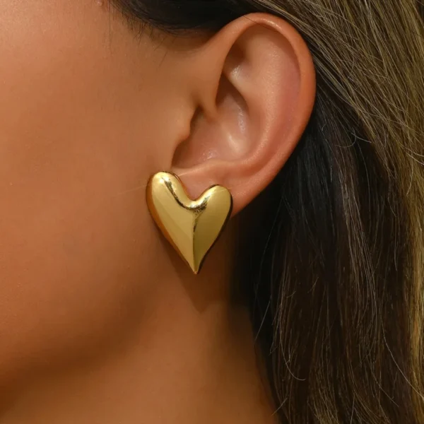 Heart Shape Ear Studs – 1