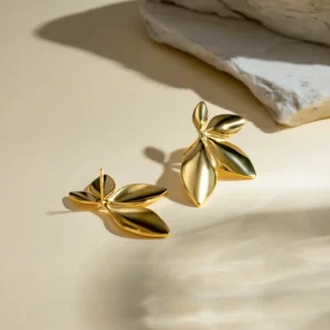 Leaf pattern earrings - Image 4